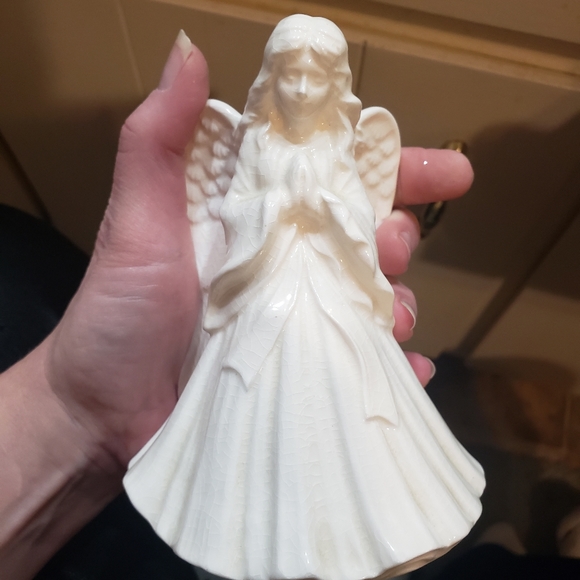 Musical Porcelain Angel - Picture 3 of 3